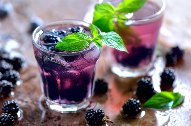 Bramble cocktail med hjemmelavet brombærsirup – E-Guiden Livsstil opskrift