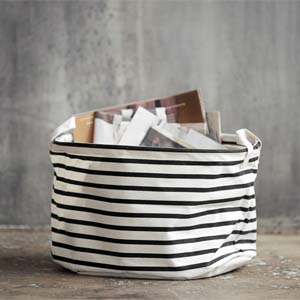 House Doctor HD Stripes stor opbevaringspose i sort og hvid