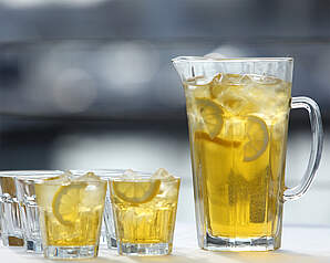 Calvados drinks med fransk æblebrændevin, lime, tonic og sommerlige cocktails