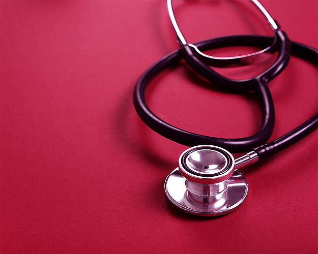 Årsager til infertilitet hos kvinder og mænd – fra hormonelle forstyrrelser og æggelederproblemer til nedsat sædkvalitet.