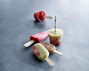 Ice pops med kiwi, jordbær og korianderfrø