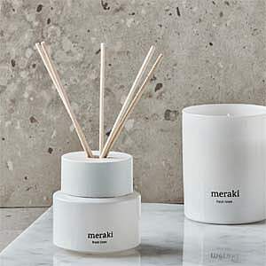 Meraki Fresh Linen duftspreder med duftpinde i hvid beholder