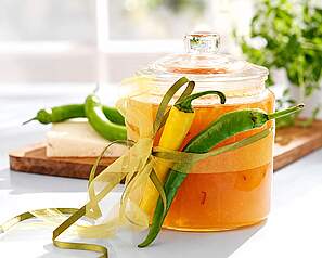 Pæremarmelade i glas med safran og chili