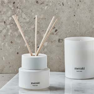 Meraki Fresh Linen duftspreder med duftpinde i hvid beholder