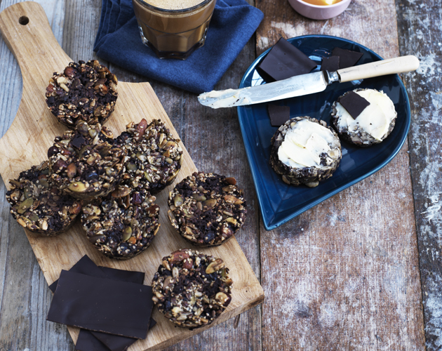 Ketoboller med frø og chokolade